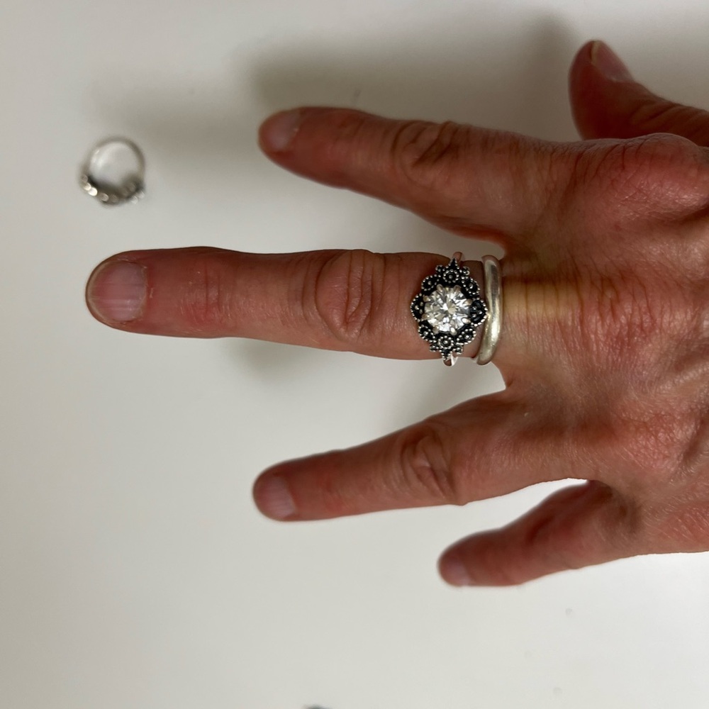 Elegant Silver Floral Ring